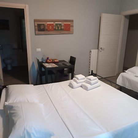 Mono Checkin A Richiesta Hotel Parma Kültér fotó
